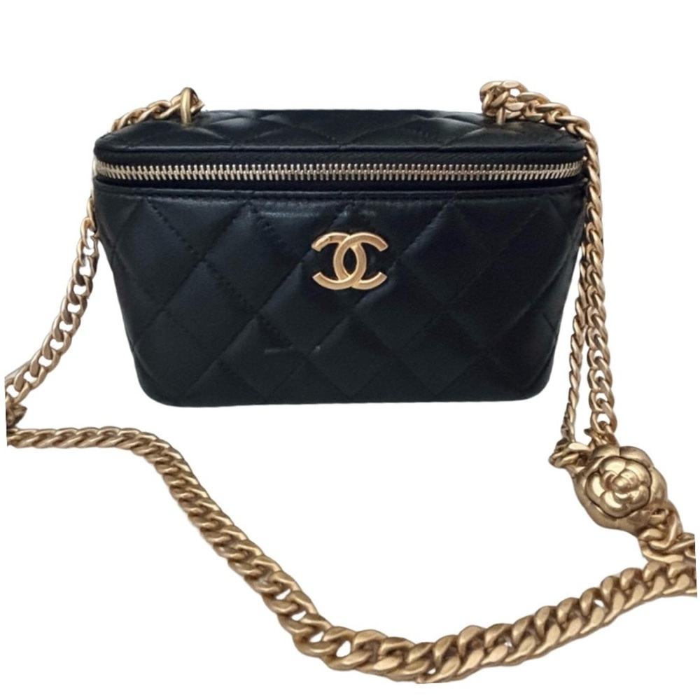 CHANEL Vanity case with Chain 🔥RARE🔥